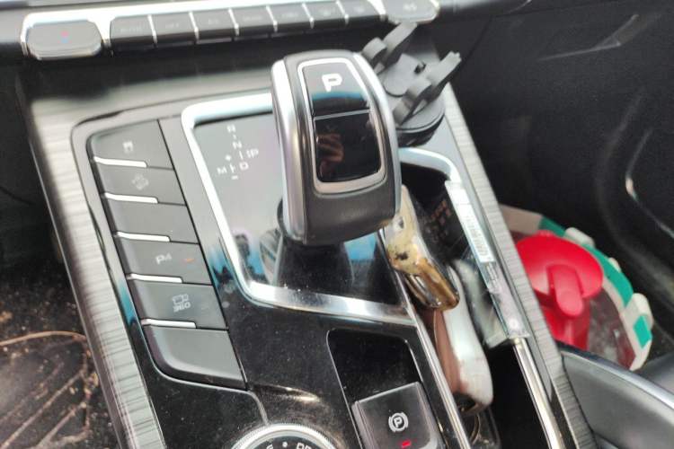 Used Geely Auto Emgrand X7 Sport 2020 1.8TD DCT Smart PRO Gear Lever