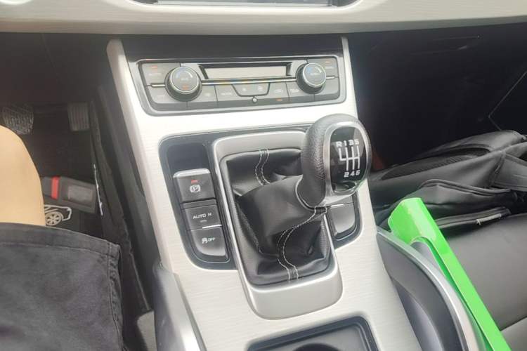 Used Geely Auto Emgrand X7 Sport 2020 1.8TD Manual Two-Wheel Drive Zhiya Model Gear Lever