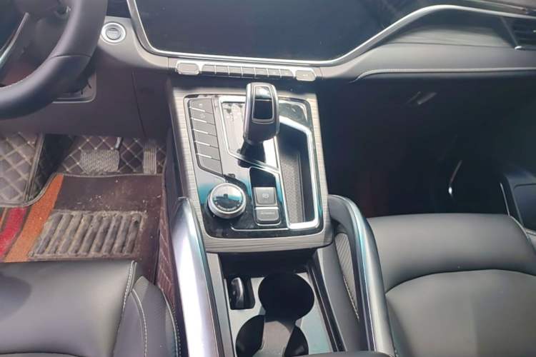 Used Geely Auto Emgrand X7 Sport 2020 1.5TD Automatic Smart Connect PRO Gear Lever