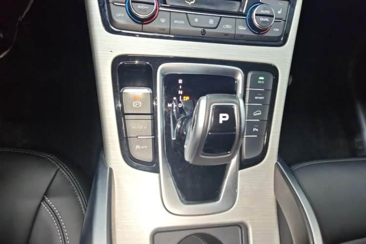 Used Geely Auto Emgrand X7 Sport 2020 1.8TD DCT Two-Wheel Drive Smart Connect 4G-Enabled Version Gear Lever