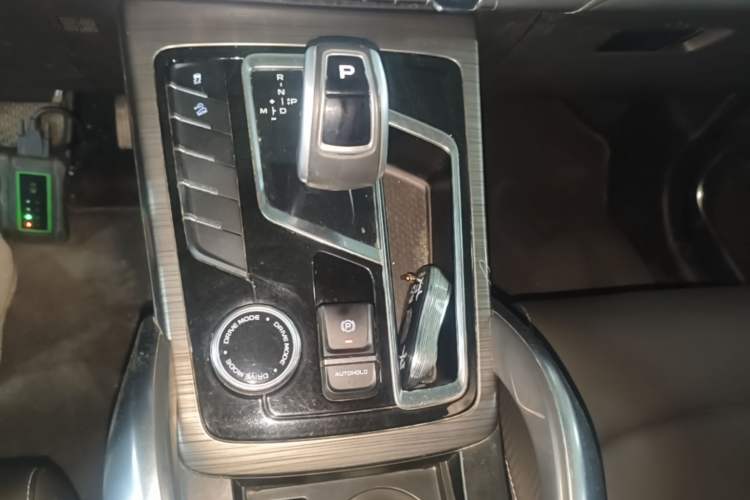 Used Geely Auto Emgrand X7 Sport 2020 1.5TD Automatic Smart Connect PRO Gear Lever
