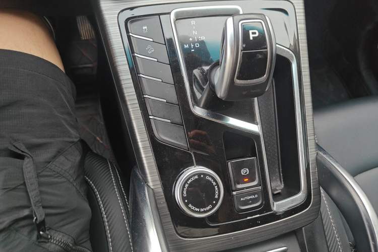 Used Geely Auto Emgrand X7 Sport 2020 1.8TD DCT Smart Connect PRO Gear Lever