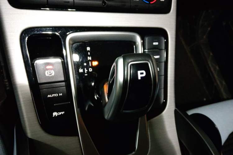 Used Geely Auto Emgrand X7 Sport 2020 1.8TD DCT Two-Wheel Drive Smart Connect 4G-Enabled Version Gear Lever