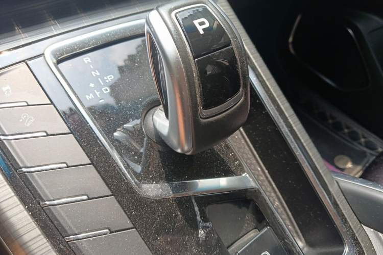 Used Geely Auto Emgrand X7 Sport 2020 1.8TD DCT Smart Connect PRO Gear Lever