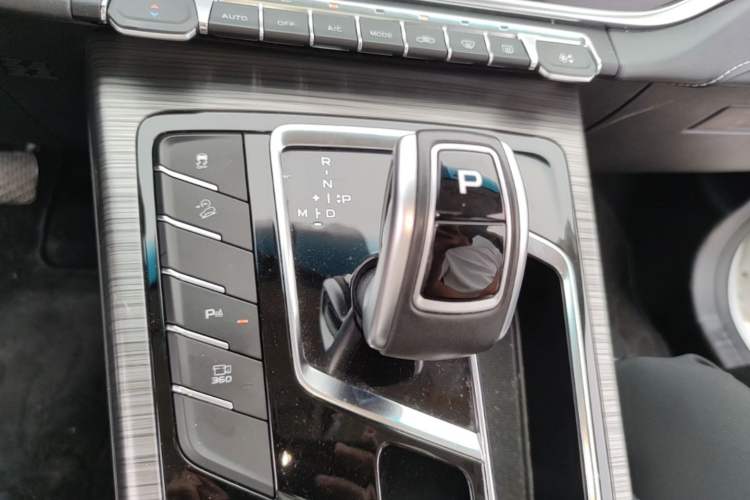 Used Geely Auto Emgrand X7 Sport 2020 1.8TD DCT Smart PRO Gear Lever