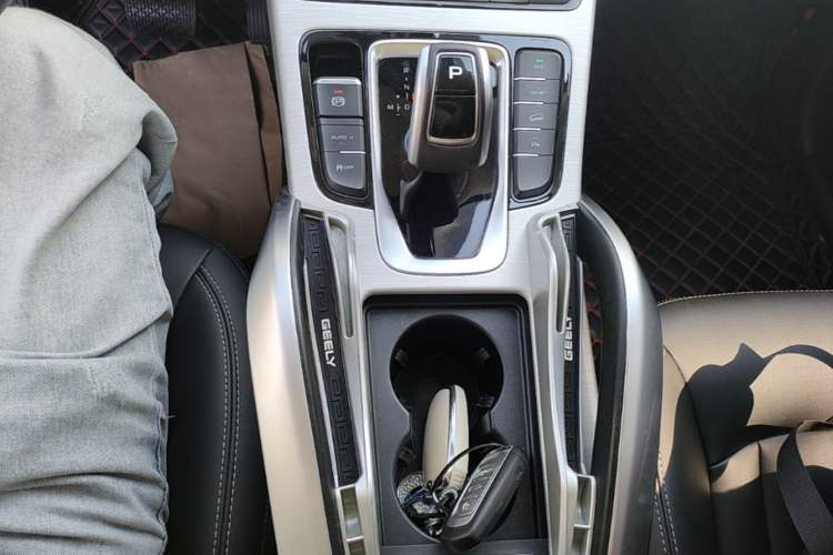 Used Geely Auto Emgrand X7 Sport 2020 1.8TD DCT Two-Wheel Drive Smart Connect 4G-Enabled Version Gear Lever