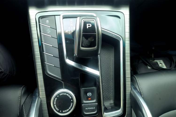Used Geely Auto Emgrand X7 Sport 2020 1.8TD DCT Smart Connect PRO Gear Lever