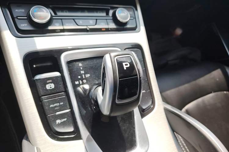 Used Geely Auto Emgrand X7 Sport 2020 1.8TD DCT Two-Wheel Drive Zhiya Model Gear Lever