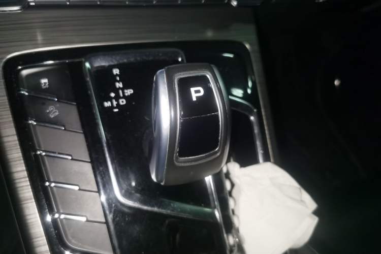 Used Geely Auto Emgrand X7 Sport 2020 1.8TD DCT Smart Connect PRO Gear Lever
