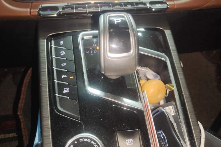 Used Geely Auto Emgrand X7 Sport 2020 1.8TD DCT Zhi Ling PRO Gear Lever