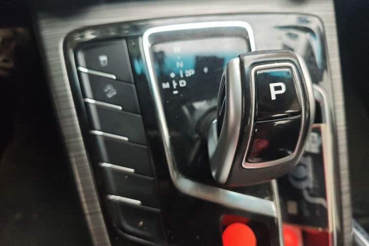 Used Geely Auto Emgrand X7 Sport 2020 1.5TD Automatic Smart Connect PRO Gear Lever