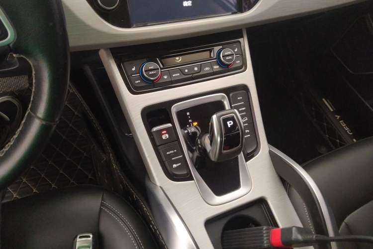 Used Geely Auto Emgrand X7 Sport 2020 1.8TD DCT Two-Wheel Drive Smart Connect 4G-Enabled Version Gear Lever