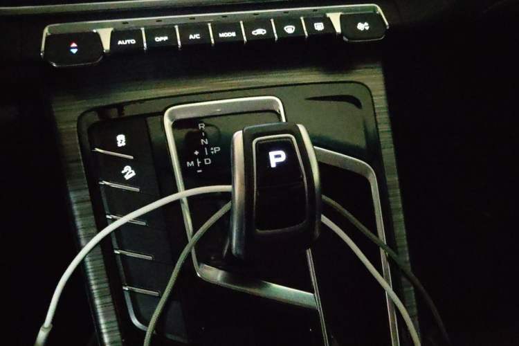 Used Geely Auto Emgrand X7 Sport 2020 1.5TD Automatic Smart Connect PRO Gear Lever