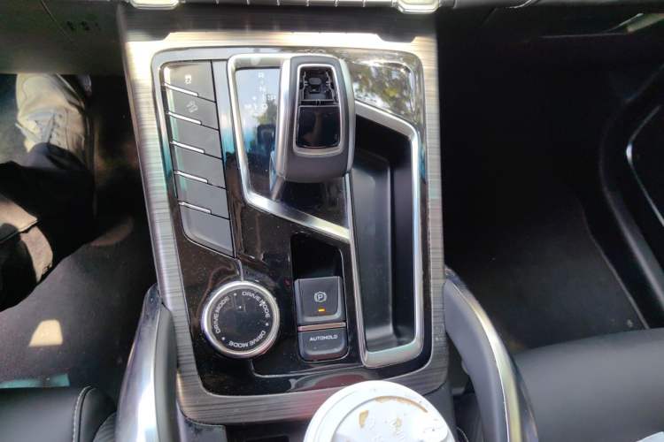 Used Geely Auto Emgrand X7 Sport 2020 1.5TD Automatic Smart Connect PRO Gear Lever