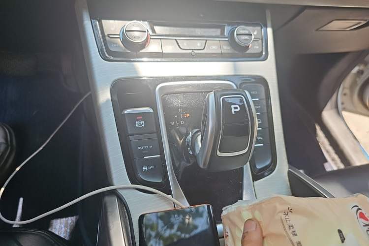 Used Geely Auto Emgrand X7 Sport 2020 1.8TD DCT Two-Wheel Drive Smart Connect 4G-Enabled Version Gear Lever