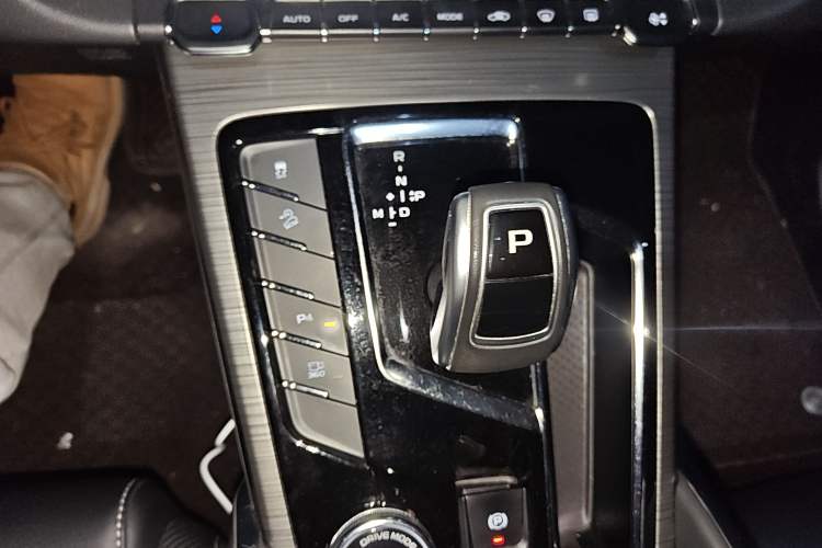 Used Geely Auto Emgrand X7 Sport 2020 1.8TD DCT Smart PRO Gear Lever