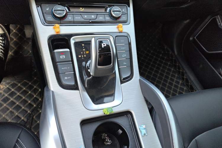 Used Geely Auto Emgrand X7 Sport 2020 1.8TD DCT Two-Wheel Drive Smart Connect 4G-Enabled Version Gear Lever