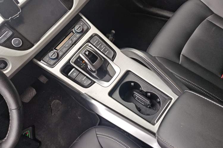 Used Geely Auto Emgrand X7 Sport 2020 1.8TD DCT Two-Wheel Drive Smart Connect 4G-Enabled Version Gear Lever