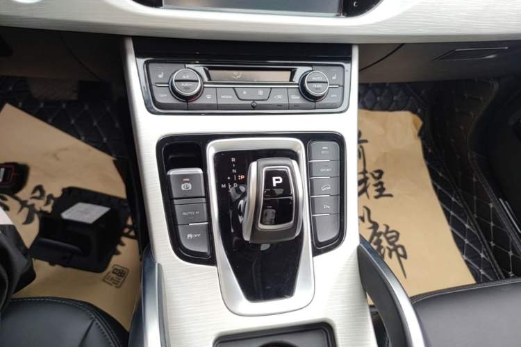 Used Geely Auto Emgrand X7 Sport 2020 1.8TD DCT Two-Wheel Drive Smart Connect 4G-Enabled Version Gear Lever