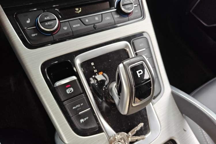 Used Geely Auto Emgrand X7 Sport 2020 1.8TD DCT Two-Wheel Drive Smart Connect 4G-Enabled Version Gear Lever