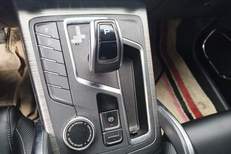 Used Geely Auto Emgrand X7 Sport 2020 1.5TD Automatic Smart Connect PRO Gear Lever