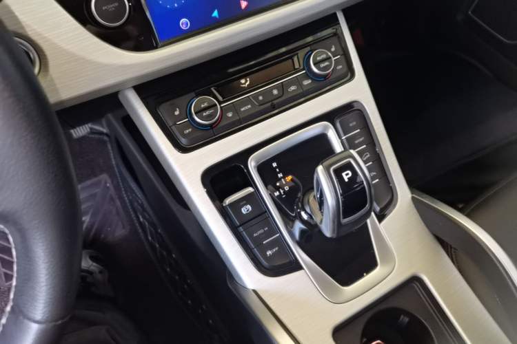Used Geely Auto Emgrand X7 Sport 2020 1.8TD DCT Two-Wheel Drive Smart Connect 4G-Enabled Version Gear Lever
