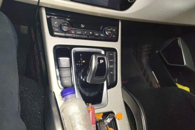 Used Geely Auto Emgrand X7 Sport 2020 1.8TD DCT Two-Wheel Drive Smart Connect 4G-Enabled Version Gear Lever