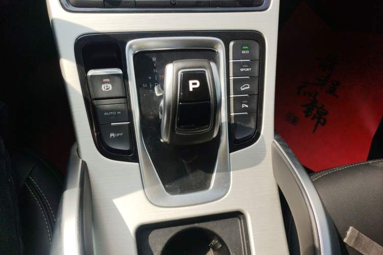 Used Geely Auto Emgrand X7 Sport 2020 1.8TD DCT Two-Wheel Drive Smart Connect 4G-Enabled Version Gear Lever