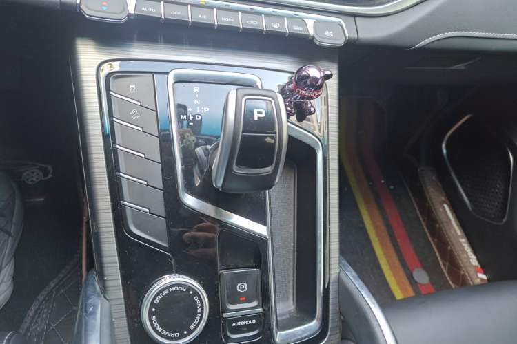 Used Geely Auto Emgrand X7 Sport 2020 1.5TD Automatic Smart Connect PRO Gear Lever