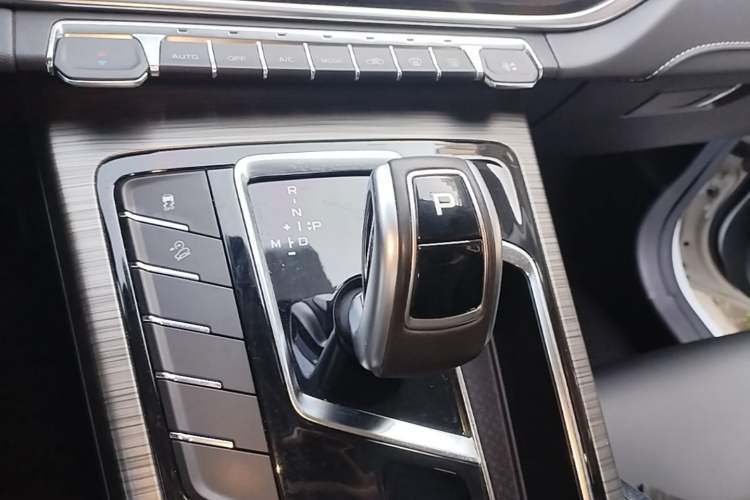 Used Geely Auto Emgrand X7 Sport 2020 1.8TD DCT Smart Connect PRO Gear Lever