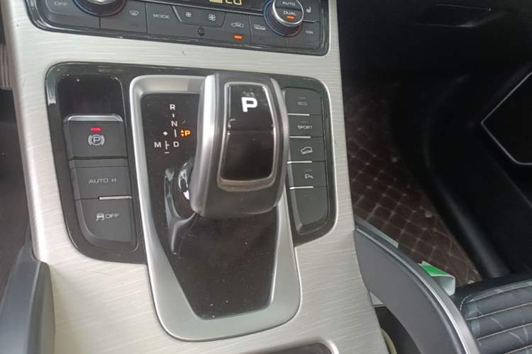 Used Geely Auto Emgrand X7 Sport 2020 1.8TD DCT Two-Wheel Drive Smart Connect 4G-Enabled Version Gear Lever