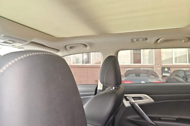 Used Geely Auto Emgrand X7 Sport 2020 1.8TD DCT Two-Wheel Drive Smart Connect 4G-Enabled Version Headliner