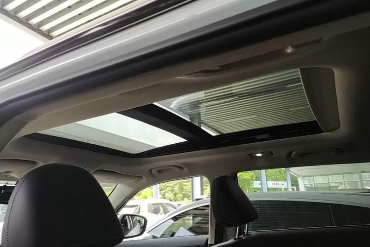 Used Geely Auto Emgrand X7 Sport 2020 1.8TD DCT Two-Wheel Drive Smart Connect 4G-Enabled Version Headliner