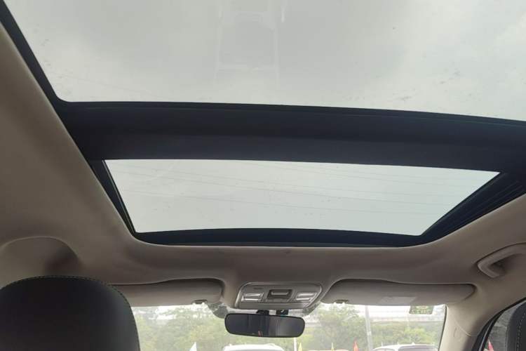 Used Geely Auto Emgrand X7 Sport 2020 1.8TD Manual Two-Wheel Drive Zhiya Model Headliner