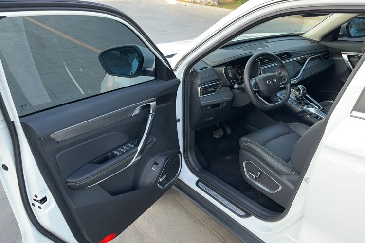 Used Geely Auto Emgrand X7 Sport 2020 1.8TD DCT ZhiZun PRO Interior 5