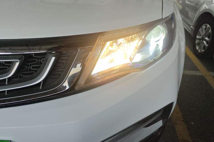 Used Geely Auto Emgrand X7 Sport 2020 1.8TD DCT Two-Wheel Drive Zhiya Model Left Front Headlight