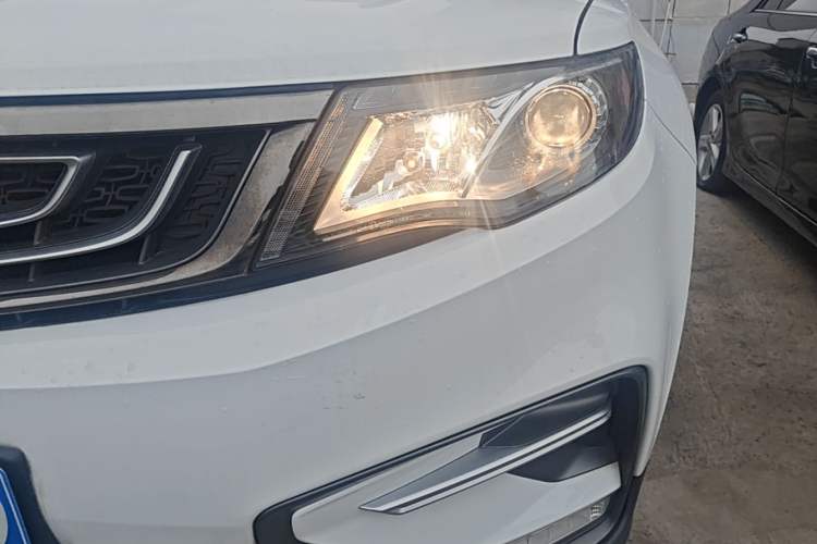Used Geely Auto Emgrand X7 Sport 2020 1.8TD DCT Two-Wheel Drive Zhiya Model Left Front Headlight