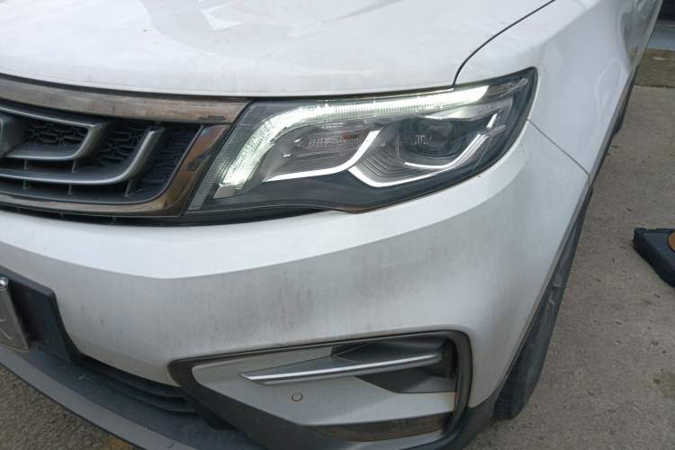 Used Geely Auto Emgrand X7 Sport 2020 1.8TD DCT Two-Wheel Drive Smart Connect 4G-Enabled Version Left Front Headlight