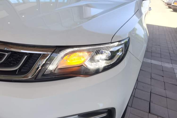 Used Geely Auto Emgrand X7 Sport 2020 1.8TD DCT Two-Wheel Drive Smart Connect 4G-Enabled Version Left Front Headlight