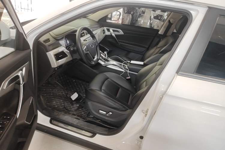 Used Geely Auto Emgrand X7 Sport 2020 1.8TD DCT Two-Wheel Drive Smart Connect 4G-Enabled Version Left Front Seat