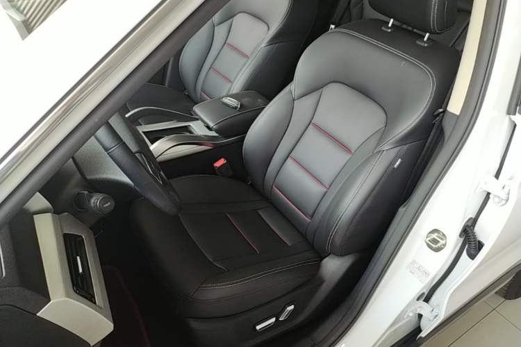 Used Geely Auto Emgrand X7 Sport 2020 1.8TD DCT Two-Wheel Drive Smart Connect 4G-Enabled Version Left Front Seat