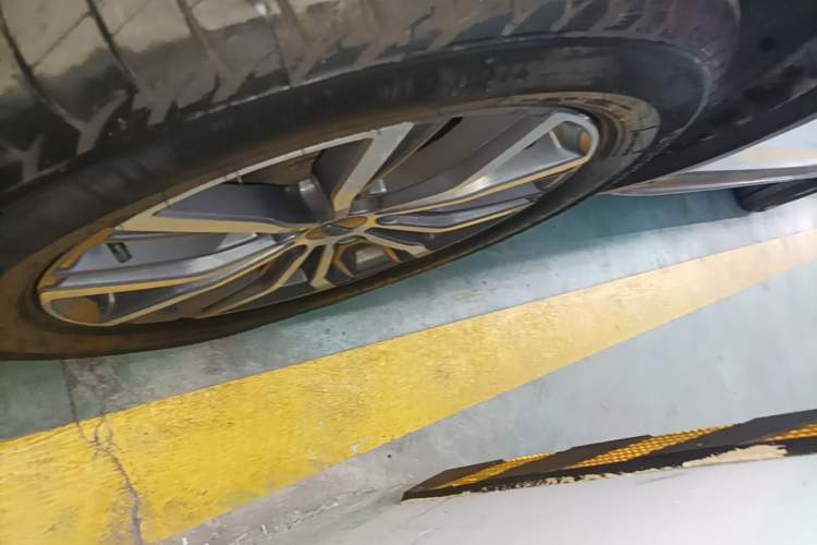 Used Geely Auto Emgrand X7 Sport 2020 1.5TD Automatic Smart Connect PRO Left Front Wheel Hub