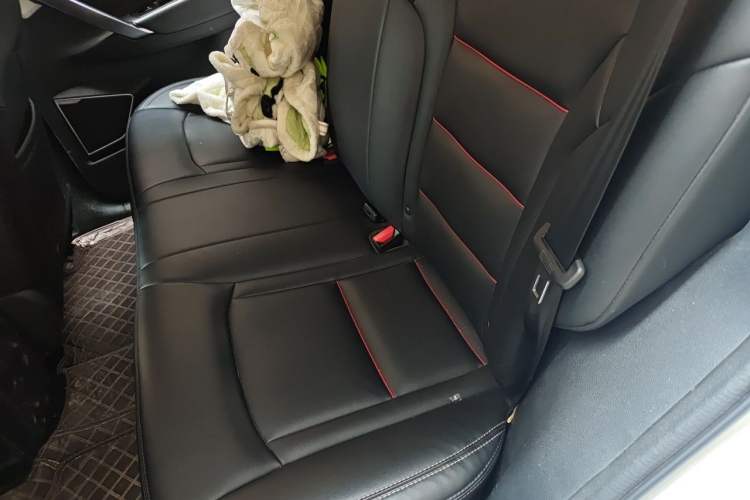 Used Geely Auto Emgrand X7 Sport 2020 1.8TD Manual Two-Wheel Drive Elite Version Left Rear Seat