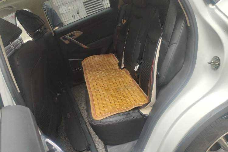 Used Geely Auto Emgrand X7 Sport 2020 1.8TD DCT Two-Wheel Drive Smart Connect 4G-Enabled Version Left Rear Seat