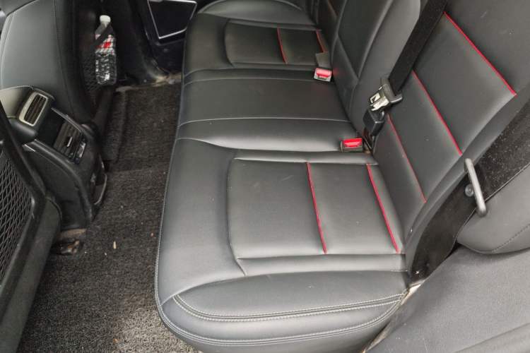 Used Geely Auto Emgrand X7 Sport 2020 1.8TD DCT Two-Wheel Drive Smart Connect 4G-Enabled Version Left Rear Seat