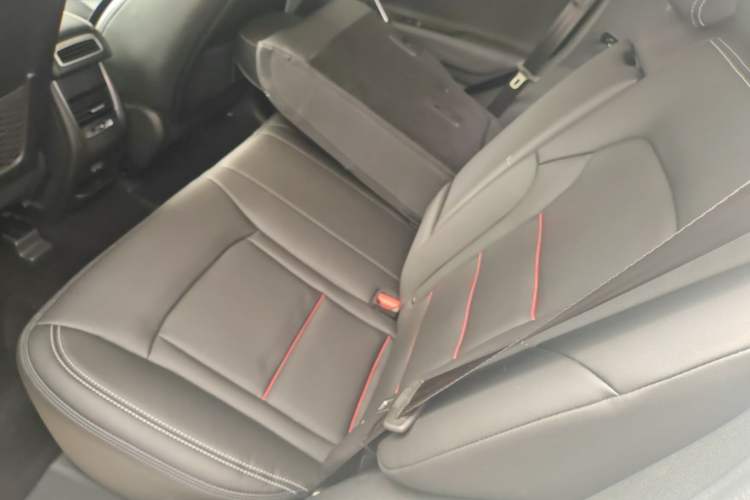 Used Geely Auto Emgrand X7 Sport 2020 1.8TD DCT Two-Wheel Drive Smart Connect 4G-Enabled Version Left Rear Seat