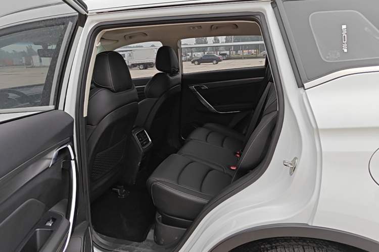 Used Geely Auto Emgrand X7 Sport 2020 1.5TD Automatic Smart Connect PRO Left Rear Seat