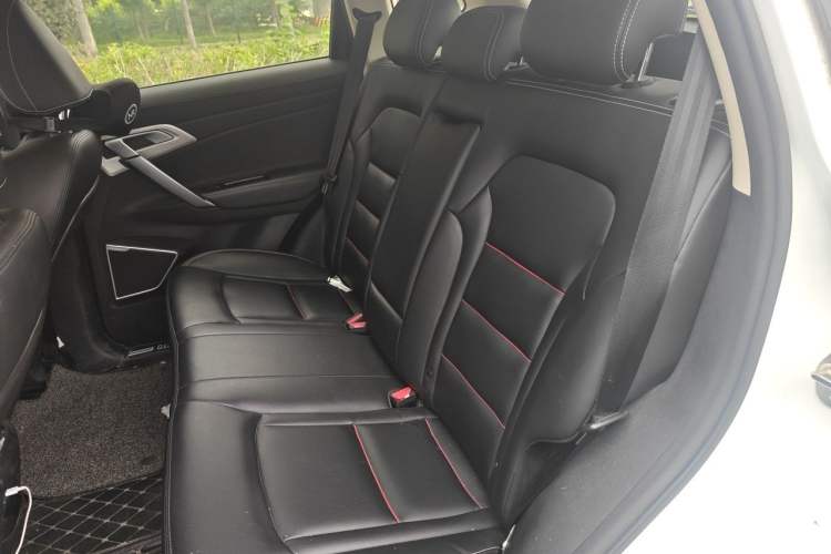 Used Geely Auto Emgrand X7 Sport 2020 1.8TD DCT Two-Wheel Drive Smart Connect 4G-Enabled Version Left Rear Seat
