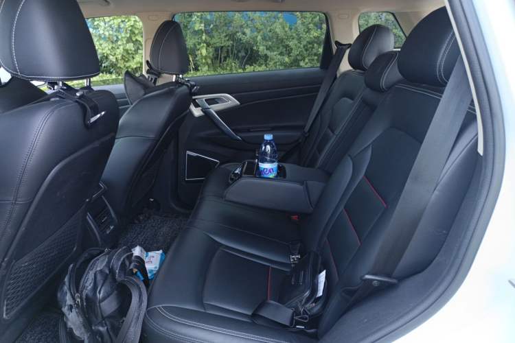 Used Geely Auto Emgrand X7 Sport 2020 1.8TD DCT Two-Wheel Drive Smart Connect 4G-Enabled Version Left Rear Seat