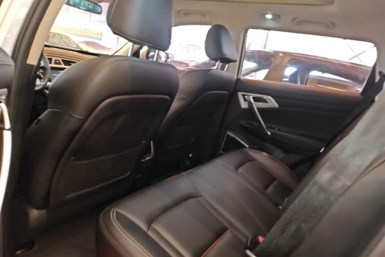 Used Geely Auto Emgrand X7 Sport 2020 1.8TD DCT Two-Wheel Drive Smart Connect 4G-Enabled Version Left Rear Seat